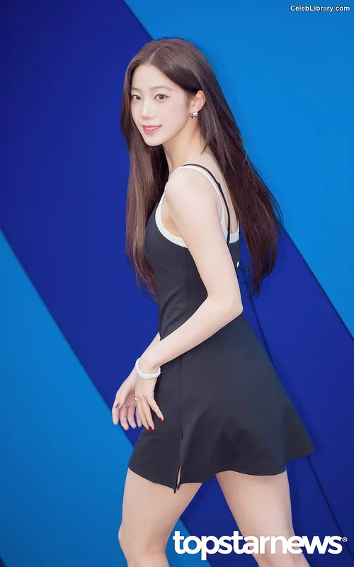 Kazuha Nakamura 中村 一葉  LESSERAFIM photo 11 of 460