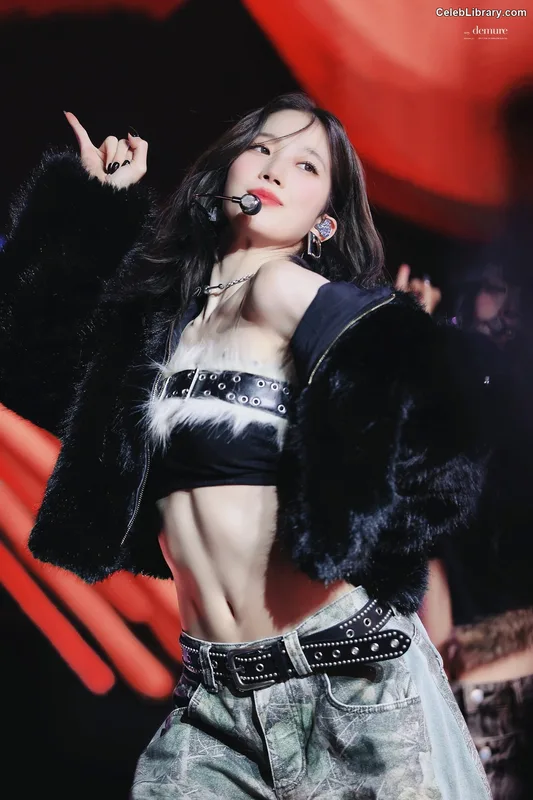 Kazuha Nakamura 中村 一葉 LESSERAFIM photo 13 of 460