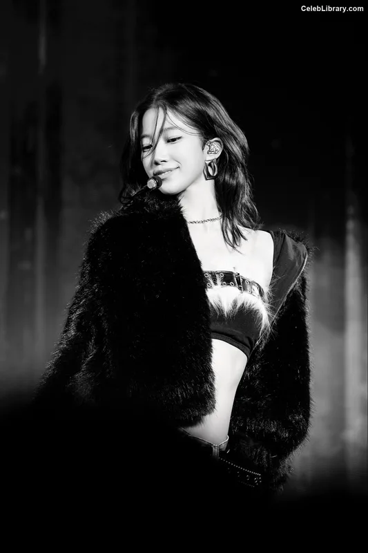 Kazuha Nakamura 中村 一葉 LESSERAFIM photo 1 of 460