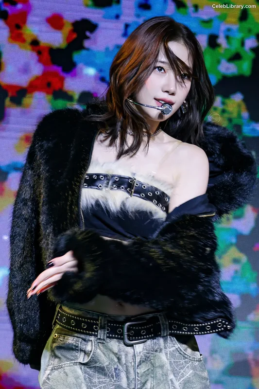 Kazuha Nakamura 中村 一葉 LESSERAFIM photo 17 of 460