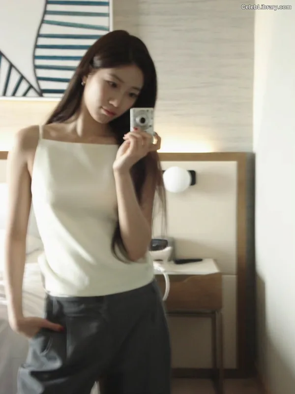 Kazuha Nakamura 中村 一葉 LESSERAFIM photo 17 of 460