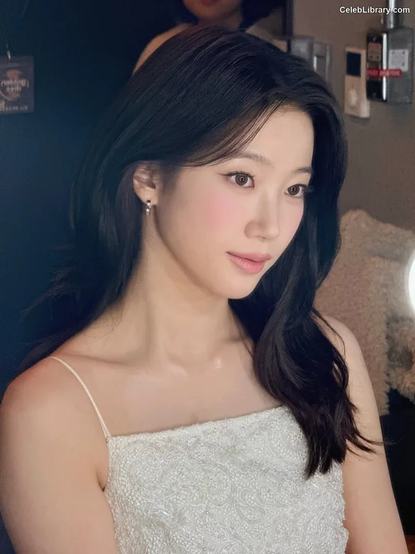 Kazuha Nakamura 中村 一葉  LESSERAFIM photo 13 of 460
