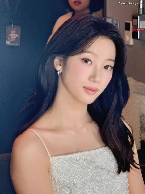 Kazuha Nakamura 中村 一葉  LESSERAFIM photo 14 of 460