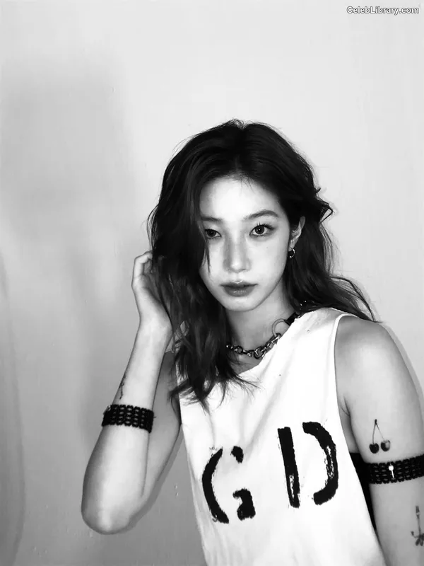 Kazuha Nakamura 中村 一葉  LESSERAFIM photo 18 of 460