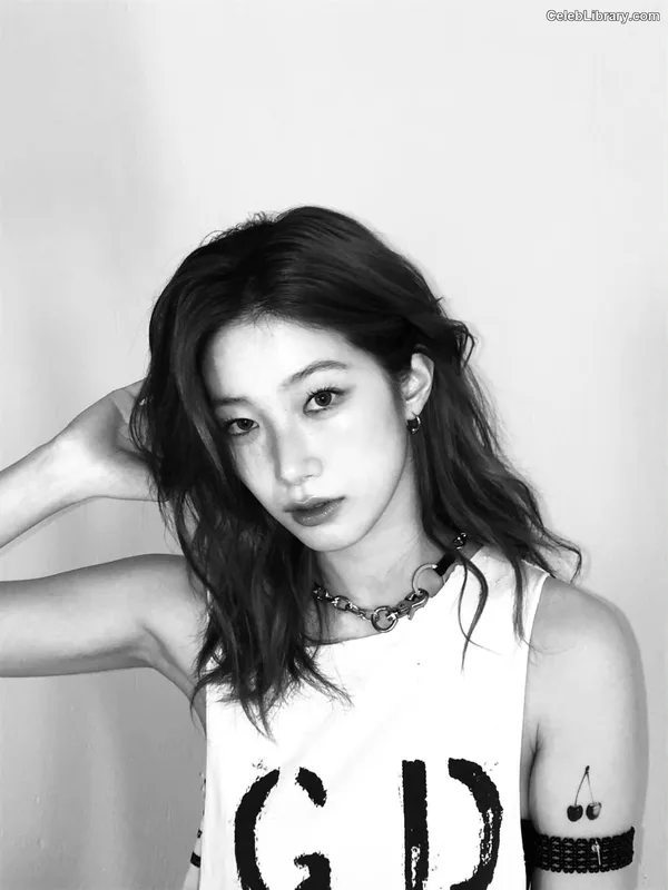 Kazuha Nakamura 中村 一葉  LESSERAFIM photo 21 of 460