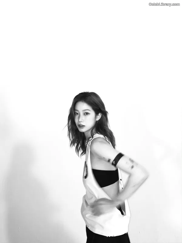 Kazuha Nakamura 中村 一葉  LESSERAFIM photo 2 of 460