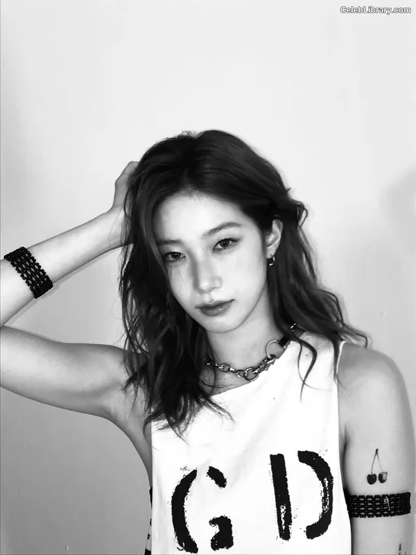 Kazuha Nakamura 中村 一葉  LESSERAFIM photo 3 of 460