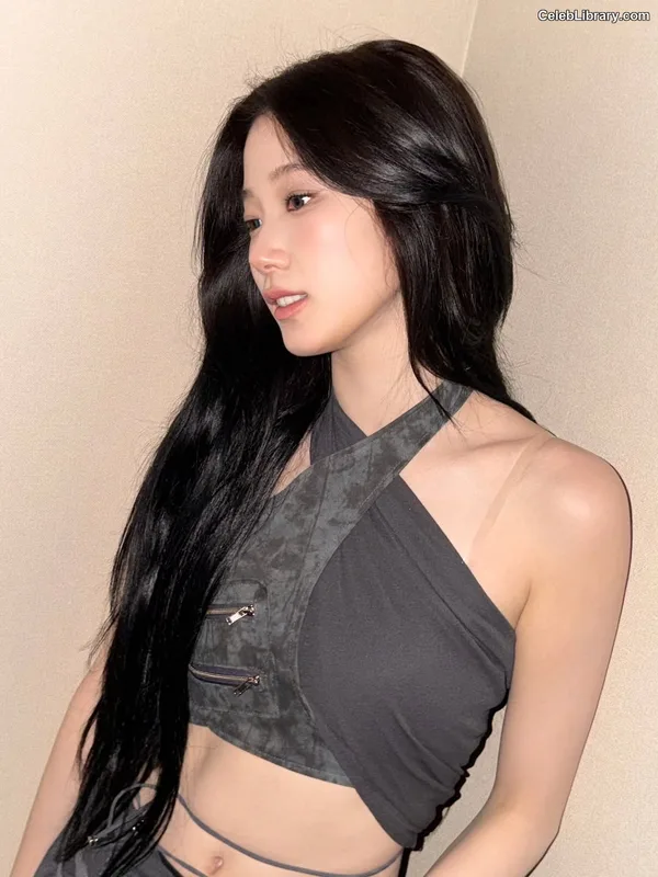Kazuha Nakamura 中村 一葉  LESSERAFIM photo 8 of 460