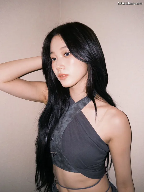 Kazuha Nakamura 中村 一葉  LESSERAFIM photo 10 of 460