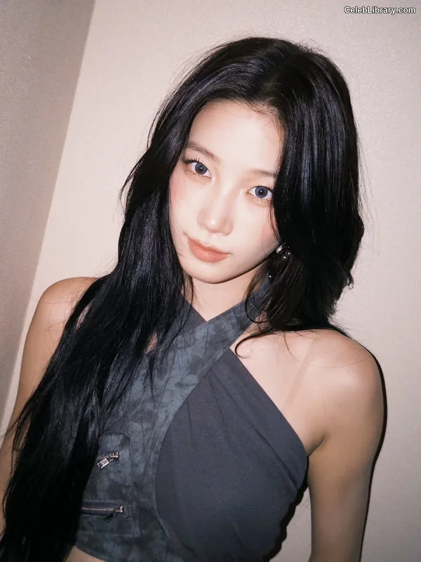 Kazuha Nakamura 中村 一葉  LESSERAFIM photo 24 of 460