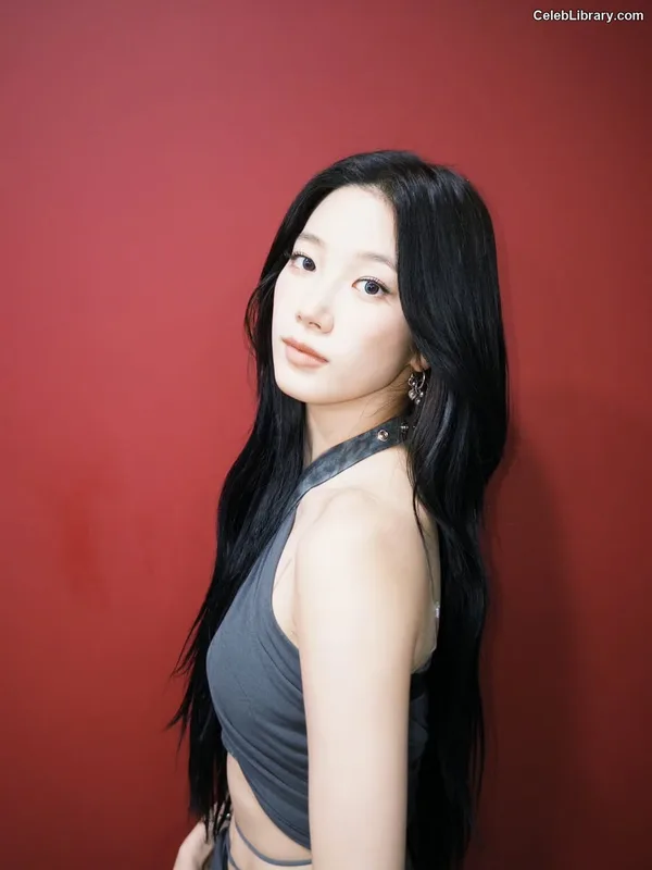 Kazuha Nakamura 中村 一葉  LESSERAFIM photo 4 of 460
