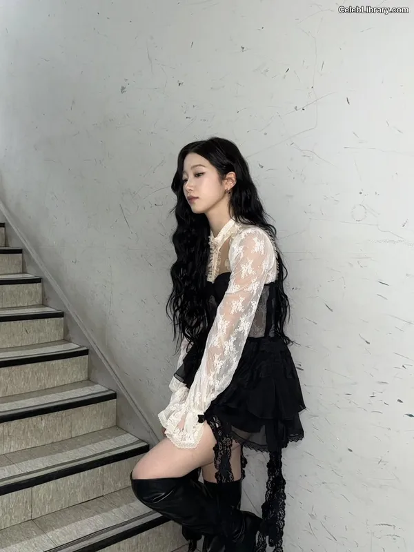Kazuha Nakamura 中村 一葉  LESSERAFIM photo 6 of 460