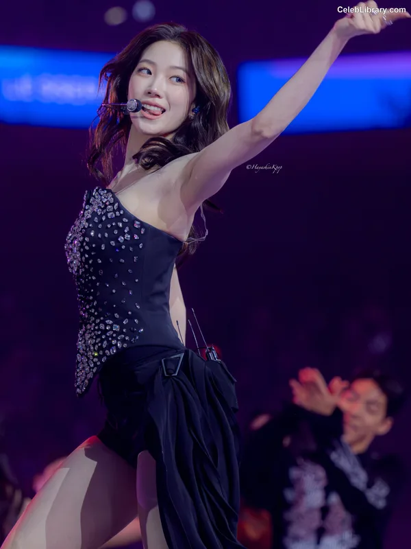 Kazuha Nakamura 中村 一葉  LESSERAFIM photo 9 of 460