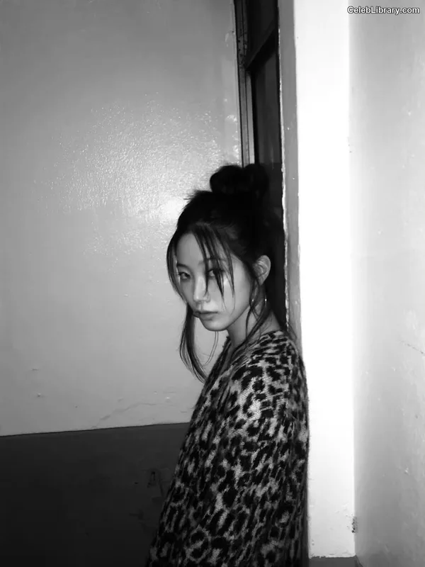 Kazuha Nakamura 中村 一葉  LESSERAFIM photo 1 of 460
