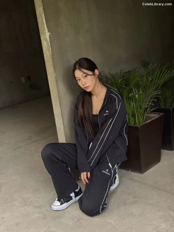 Kazuha Nakamura 中村 一葉  LESSERAFIM photo 12 of 460