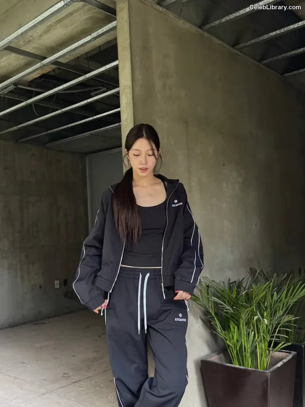 Kazuha Nakamura 中村 一葉  LESSERAFIM photo 16 of 460