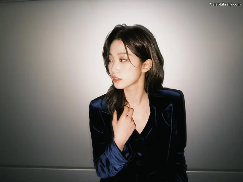 Kazuha Nakamura 中村 一葉  LESSERAFIM photo 18 of 460