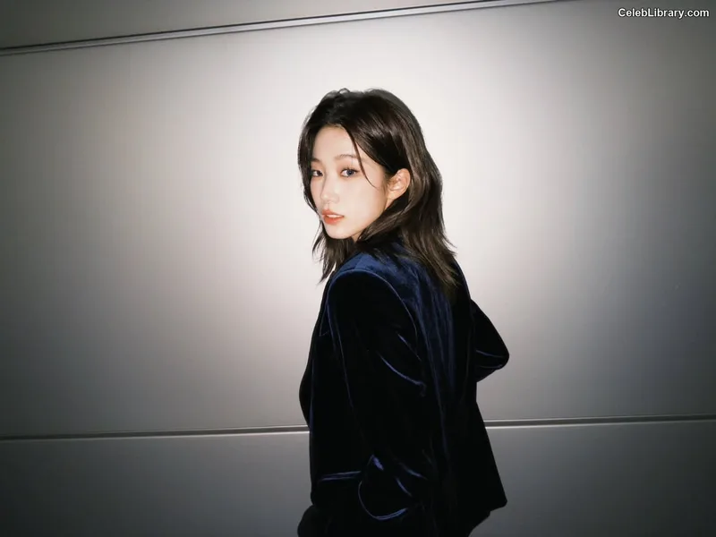 Kazuha Nakamura 中村 一葉  LESSERAFIM photo 21 of 460