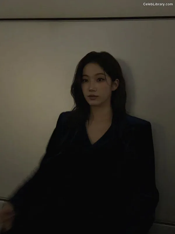 Kazuha Nakamura 中村 一葉  LESSERAFIM photo 1 of 460