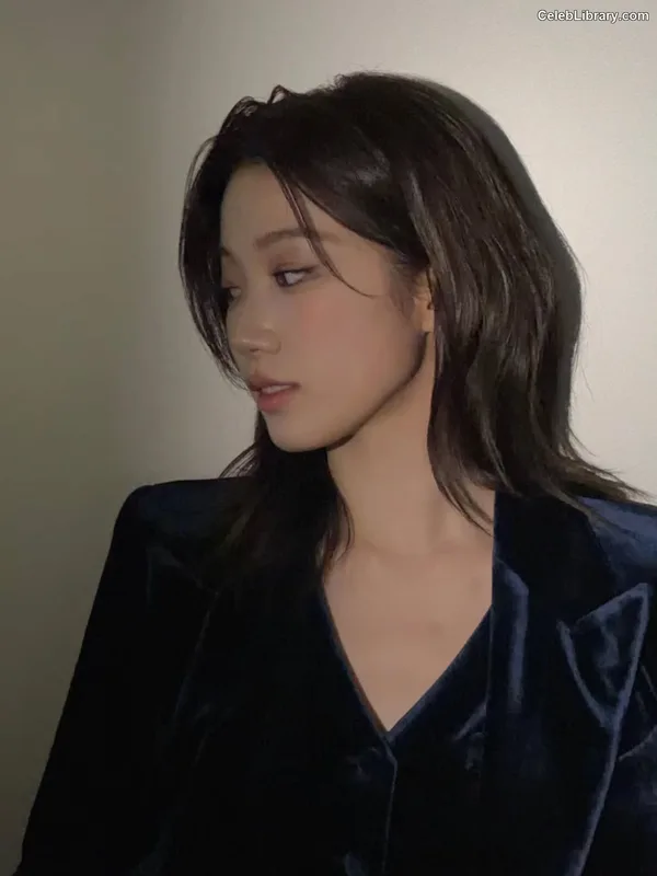Kazuha Nakamura 中村 一葉  LESSERAFIM photo 2 of 460