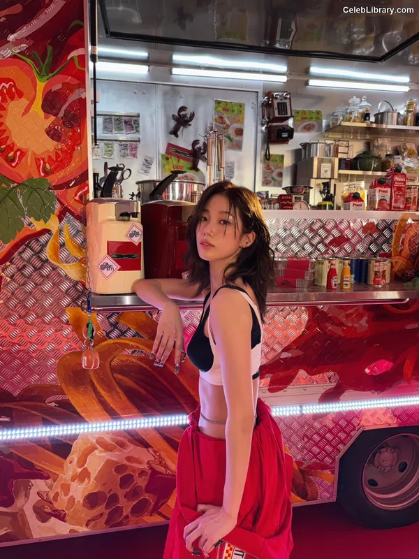 Kazuha Nakamura 中村 一葉  LESSERAFIM photo 20 of 460