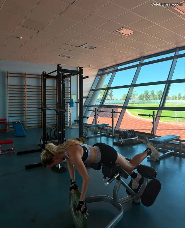 Keely Hodgkinson photo 1 of 385