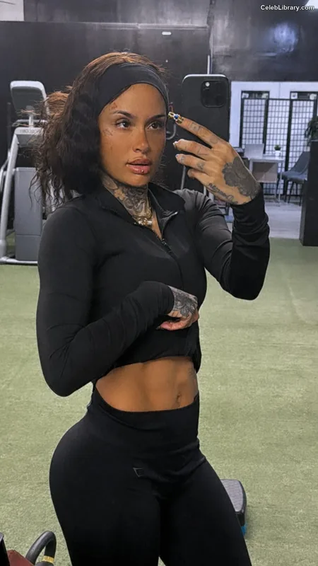 Kehlani photo 17 of 593