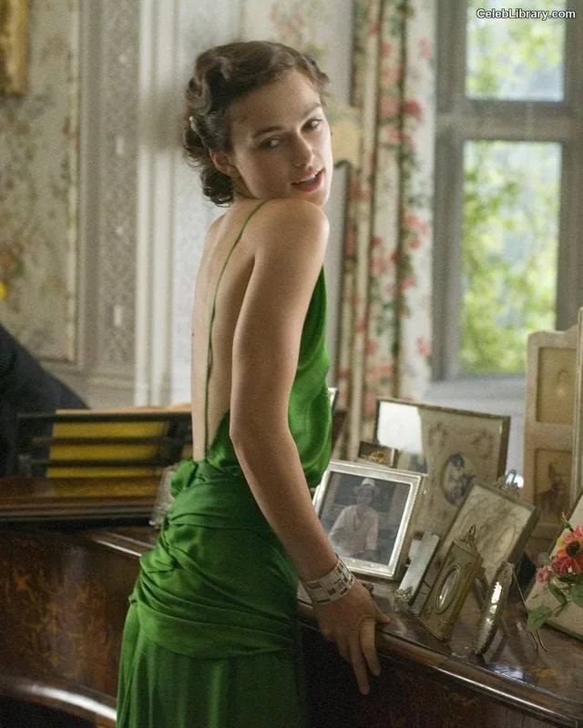 Keira Knightley photo 6 of 490