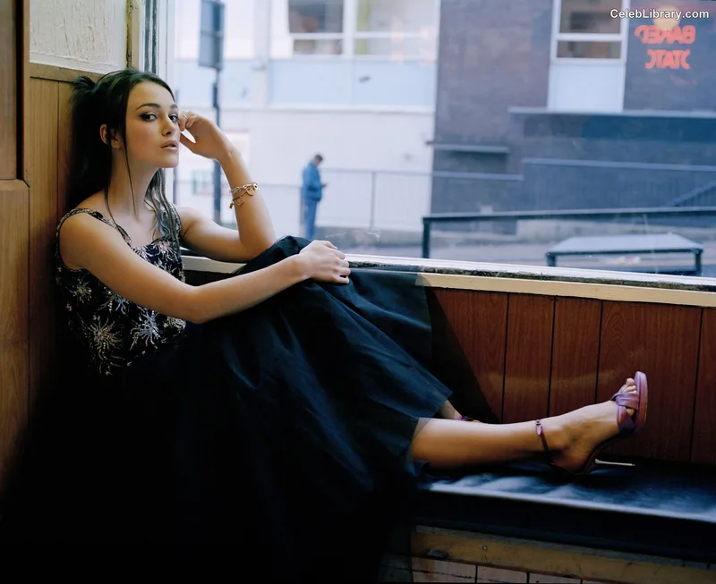 Keira Knightley photo 6 of 490