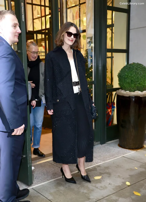 Keira Knightley photo 6 of 490