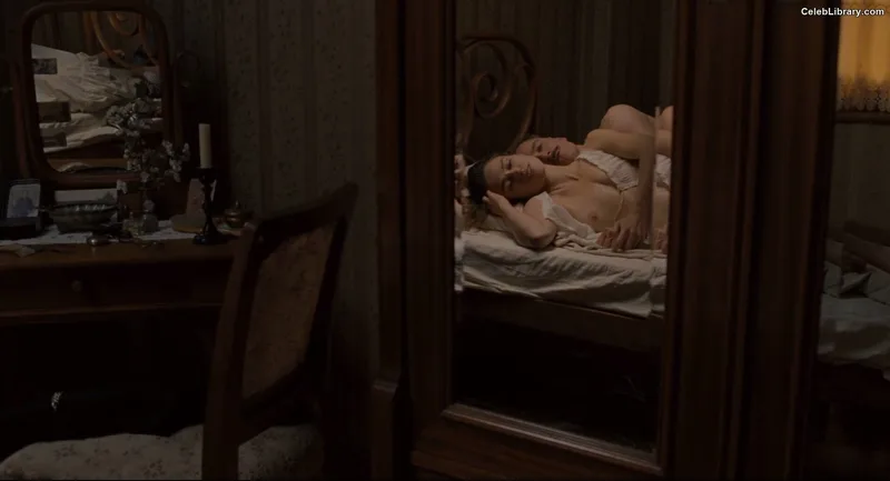 Keira Knightley photo 4 of 490