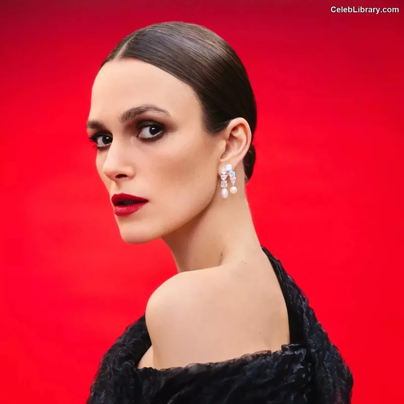 Keira Knightley photo 18 of 490