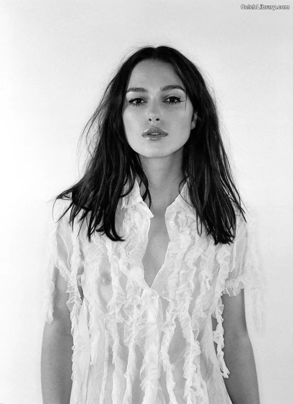 Keira Knightley photo 1 of 490