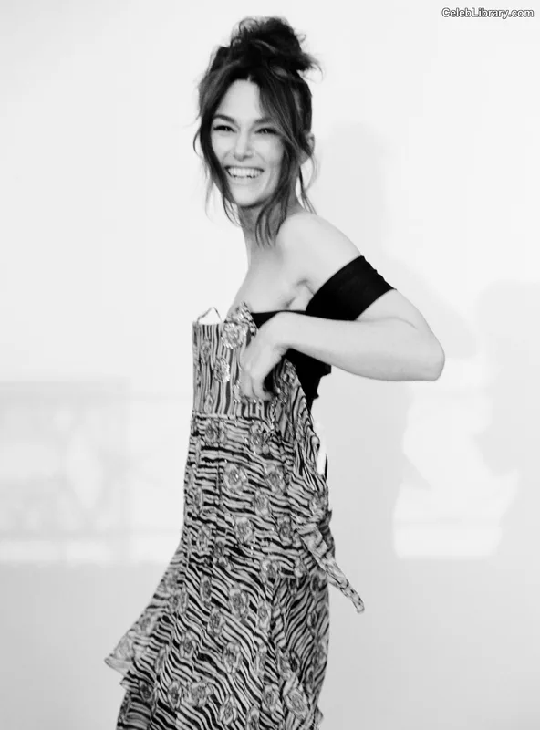 Keira Knightley photo 8 of 490