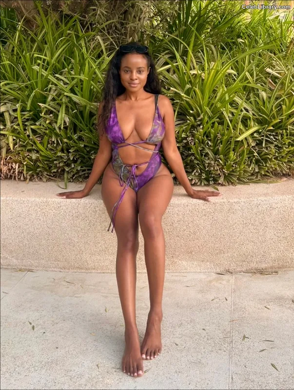 Keisha Buchanan photo 2 of 91