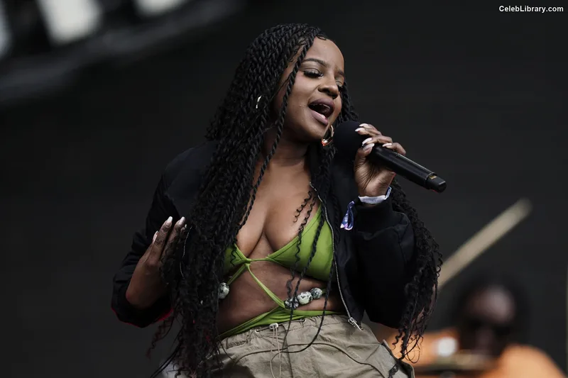 Keisha Buchanan photo 12 of 91