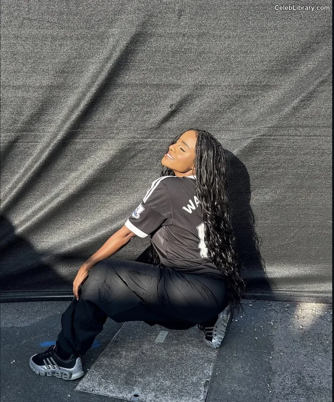 Keisha Buchanan photo 2 of 91