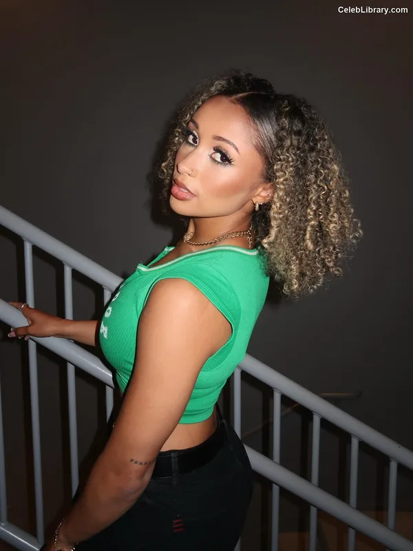 Kelani Jordan photo 9 of 293