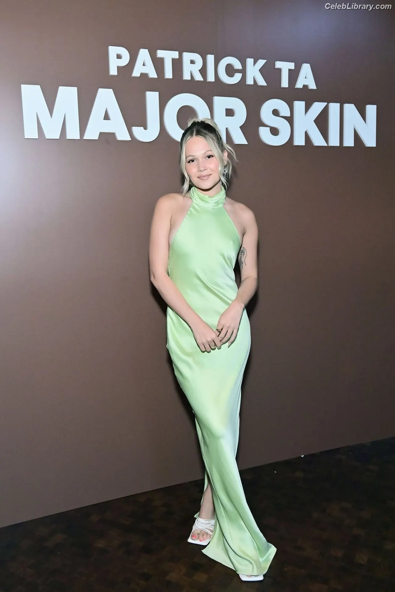 Kelli Berglund photo 7 of 195