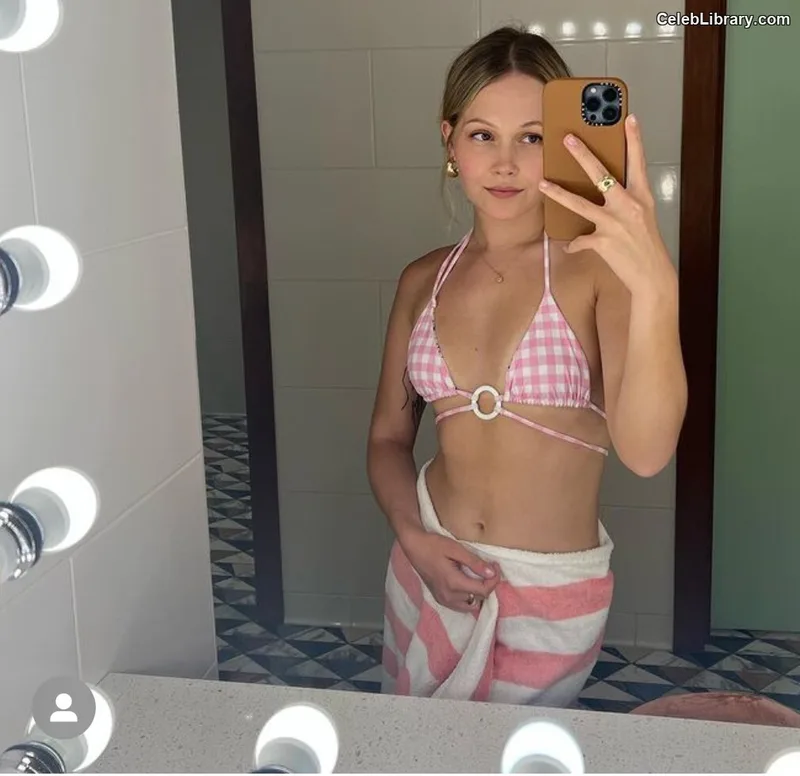 Kelli Berglund photo 6 of 196