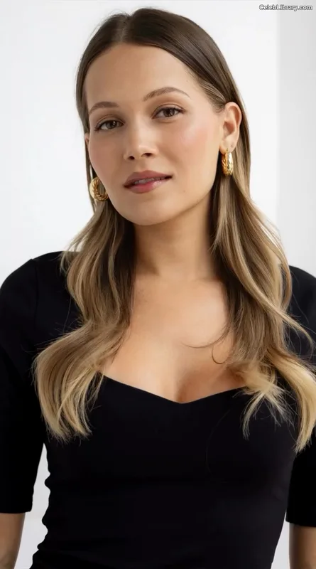 Kelli Berglund photo 4 of 196
