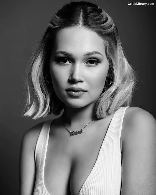 Kelli Berglund photo 3 of 196