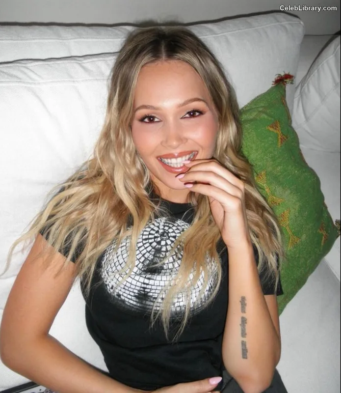 Kelli Berglund photo 5 of 196