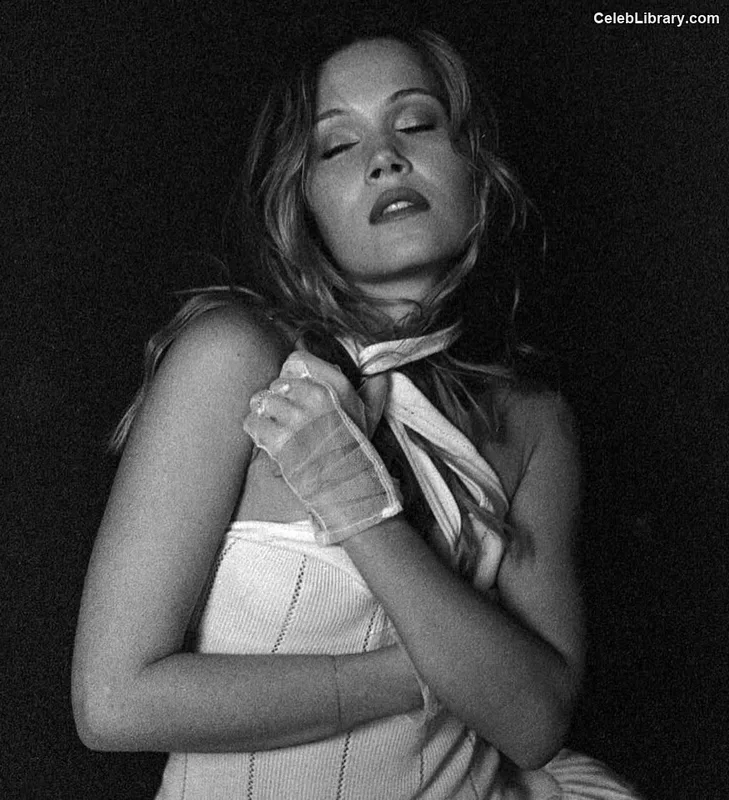 Kelli Berglund photo 10 of 196
