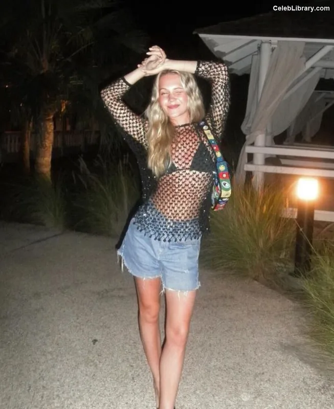 Kelli Berglund photo 15 of 196