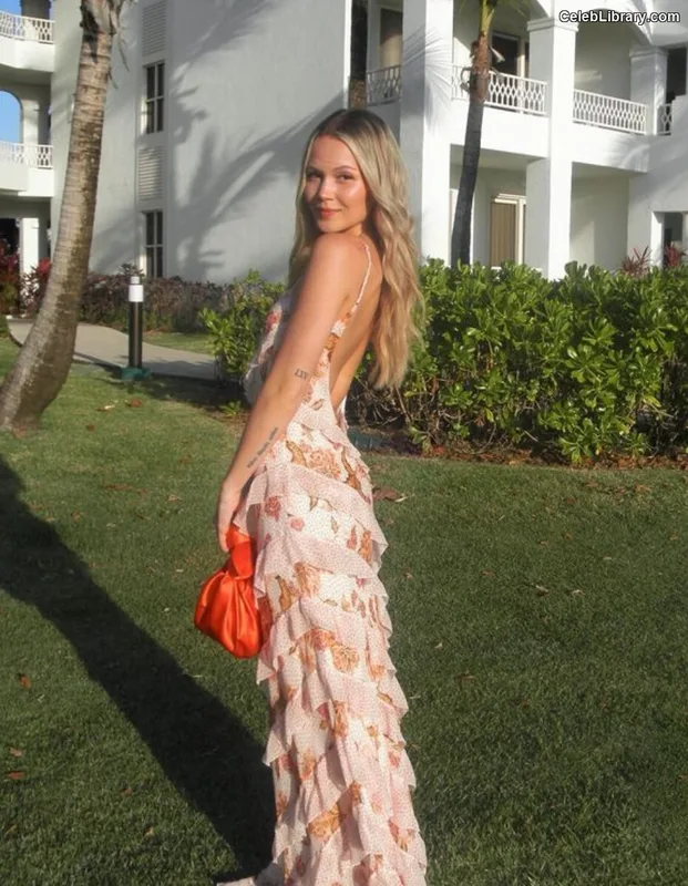 Kelli Berglund photo 16 of 196