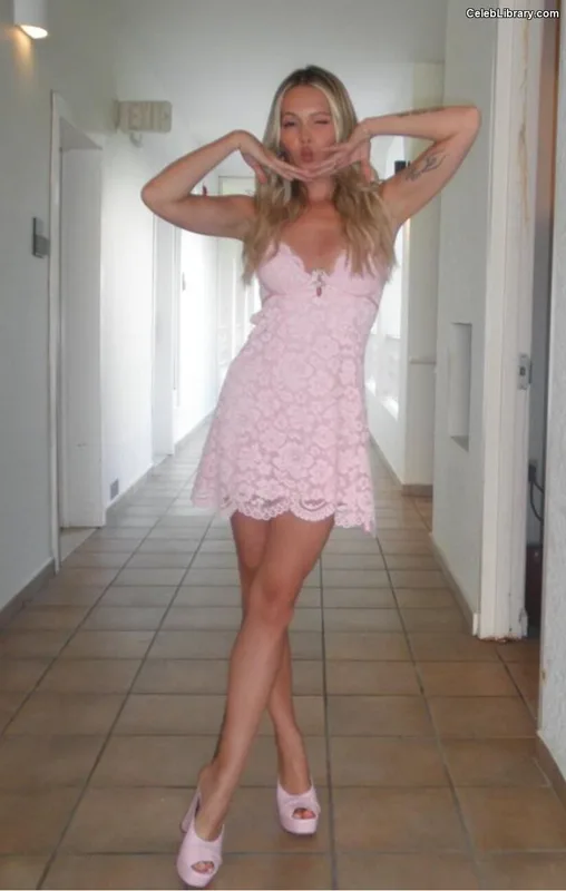 Kelli Berglund photo 17 of 196
