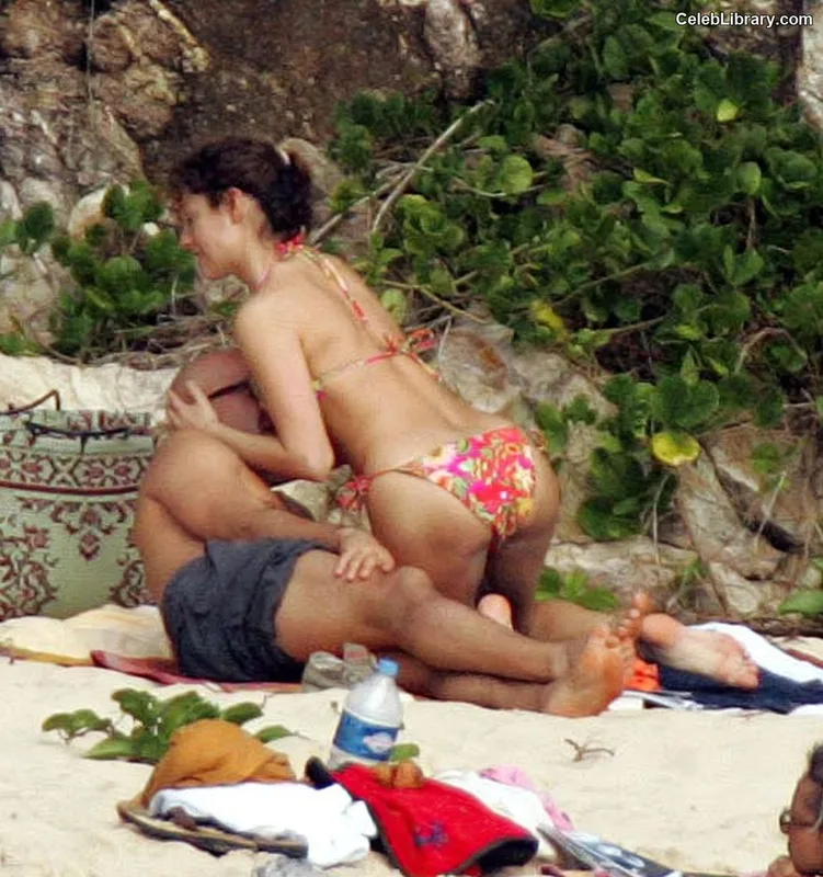 Kelly Brook photo 10 of 68