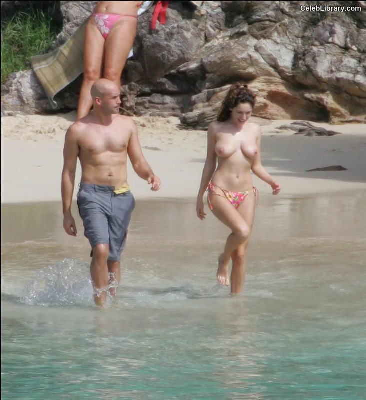 Kelly Brook photo 12 of 68