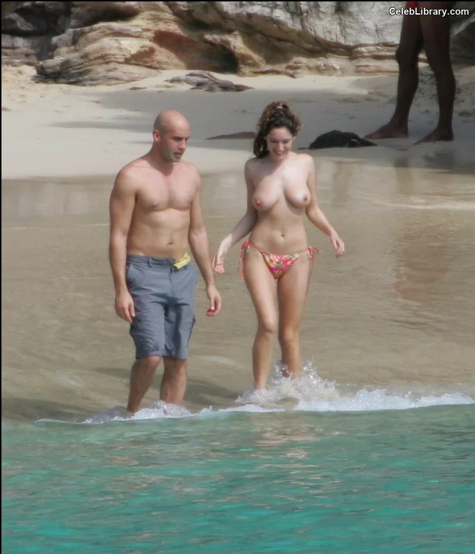 Kelly Brook photo 14 of 68